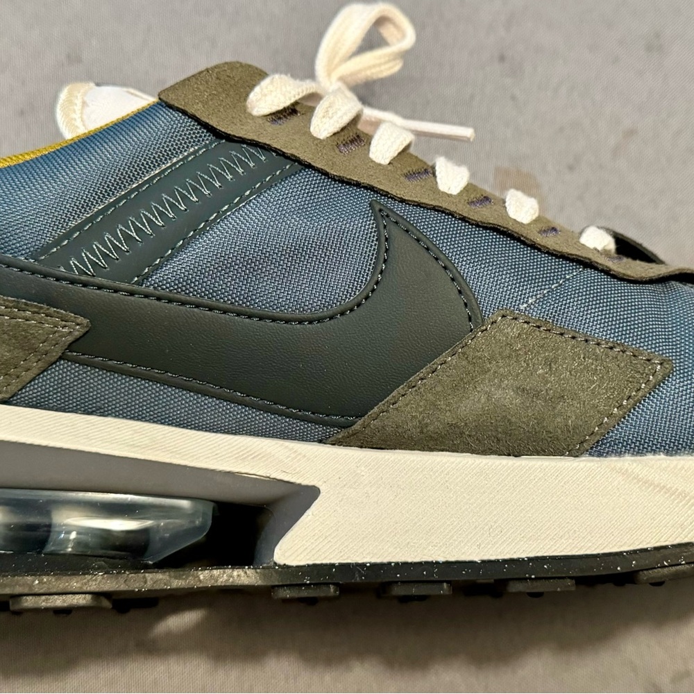 Men's Nike Air Max Pre-Day LX 

Color: Hasta/Iron Grey-cave Stone-ant

Size 11.5